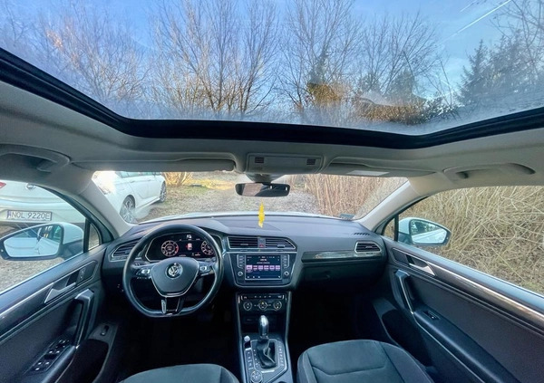 Volkswagen Tiguan cena 107999 przebieg: 125000, rok produkcji 2017 z Warszawa małe 92